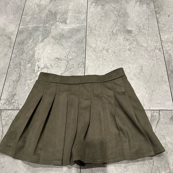 Haute Monde Dresses & Skirts - Haute Monde Olive Mini Skort